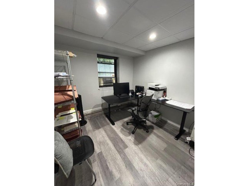 1 Living room, 1 Meeting rooms, 3 Office room, 1 Bathroom - photo 10