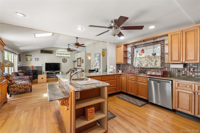 Welcome to 269 Brookville Avenue, Islip! This beautifully - photo 7