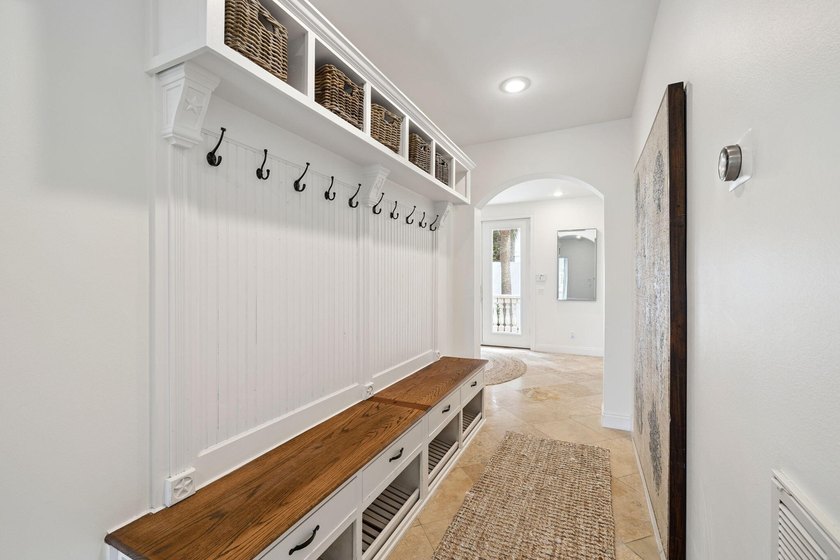 A stunning lakefront estate in the heart of Destin, Florida - photo 29