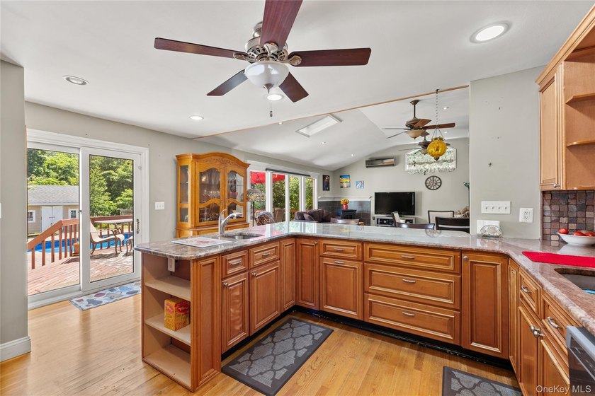 Welcome to 269 Brookville Avenue, Islip! This beautifully - photo 10