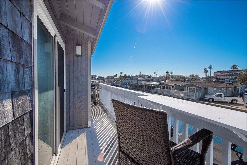 This stunning three-level waterfront home on Sunset Island - photo 41