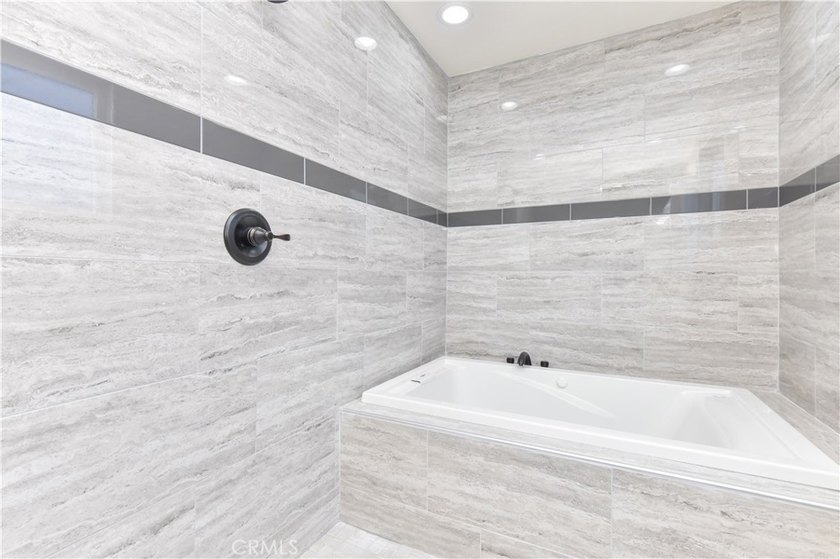 This stunning three-level waterfront home on Sunset Island - photo 59
