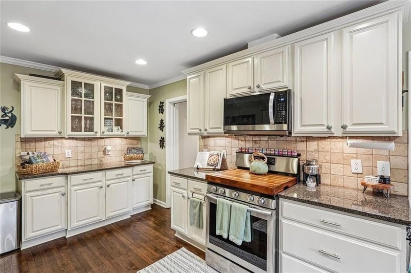 Welcome to 1631 Fearn Circle NE, a beautifully renovated - photo 11