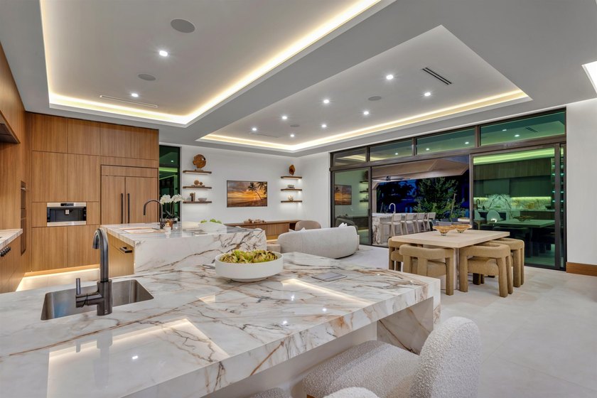 Brand-New Ultra Modern Masterpiece sited on 80' of waterfrontage - photo 12