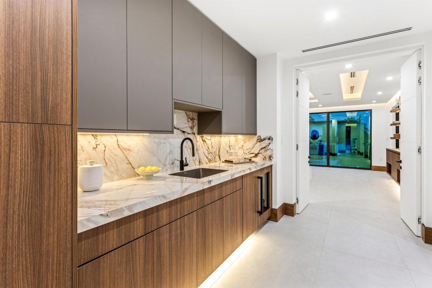 Brand-New Ultra Modern Masterpiece sited on 80' of waterfrontage - photo 23