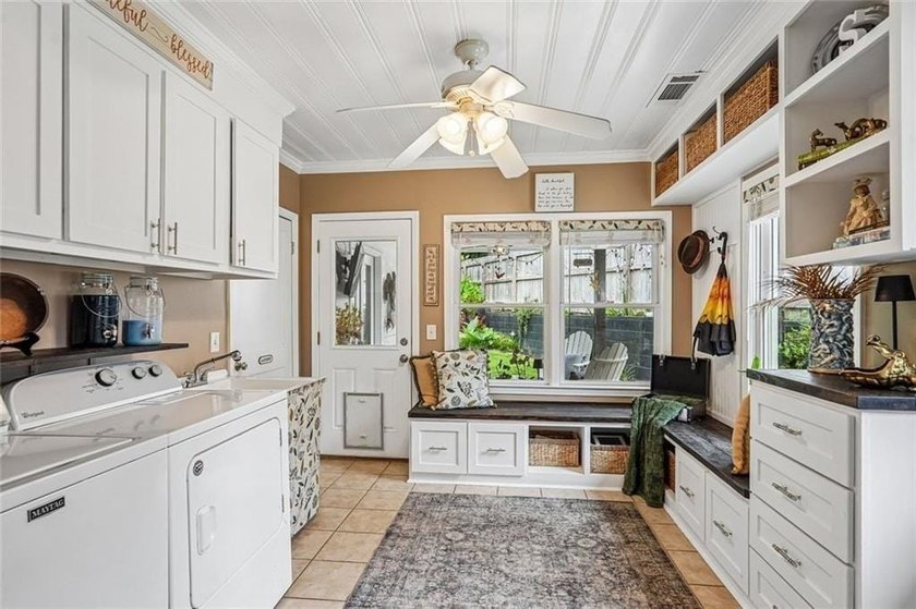 Welcome to 1631 Fearn Circle NE, a beautifully renovated - photo 31