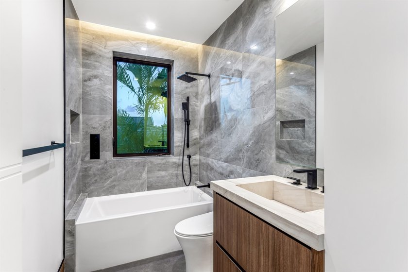 Brand-New Ultra Modern Masterpiece sited on 80' of waterfrontage - photo 33