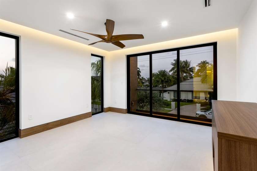 Brand-New Ultra Modern Masterpiece sited on 80' of waterfrontage - photo 34
