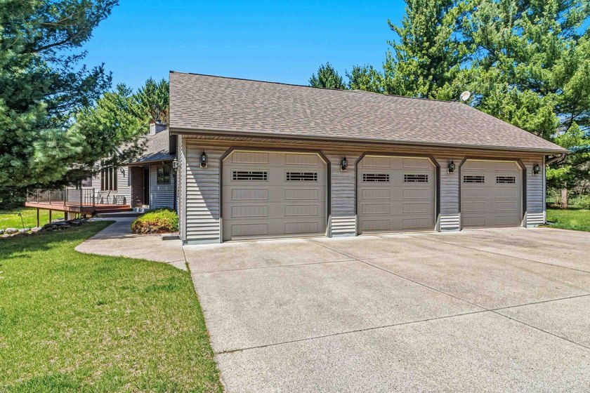 Just outside Spring Green, this home is tucked back off the road - photo 43