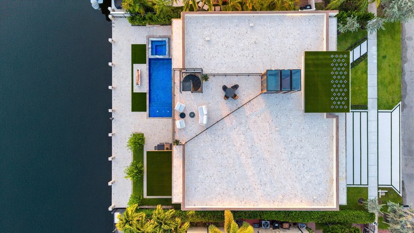 Brand-New Ultra Modern Masterpiece sited on 80' of waterfrontage - photo 45