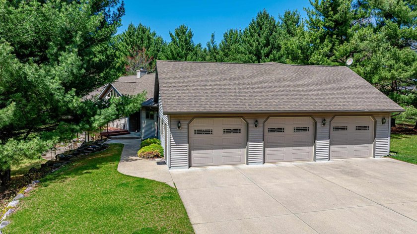 Just outside Spring Green, this home is tucked back off the road - photo 46