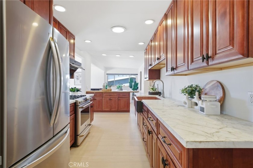 This beautifully maintained single-family home features a - photo 10