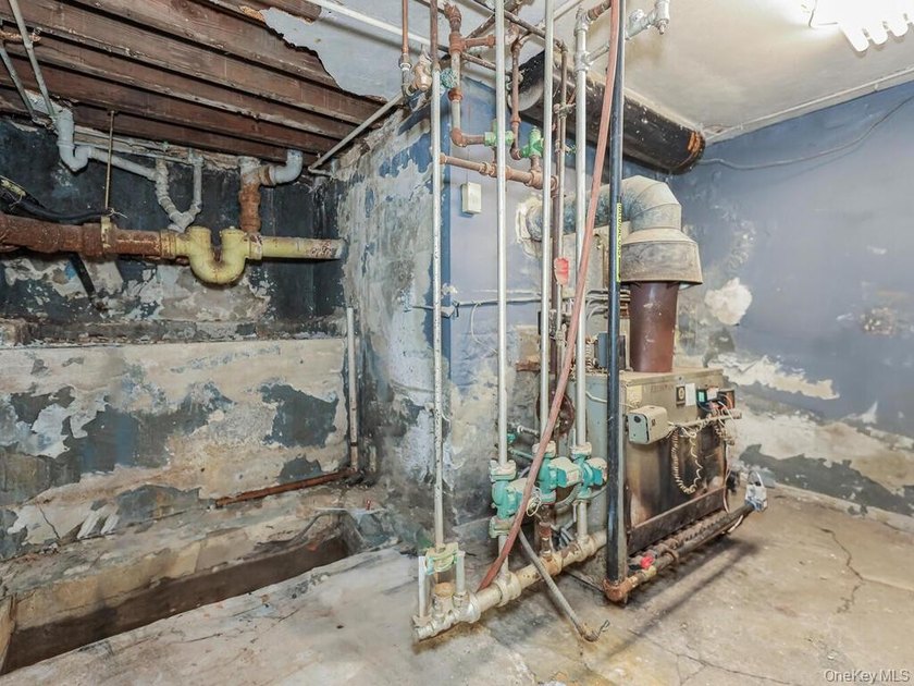 Welcome to 2466 Webster Ave! Beautiful Brick building currently - photo 23