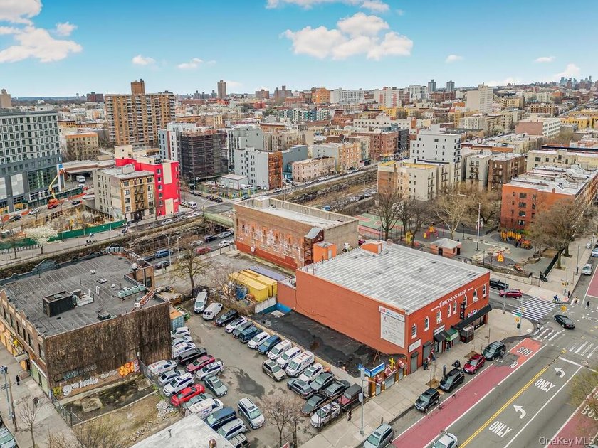Welcome to 2466 Webster Ave! Beautiful Brick building currently - photo 30