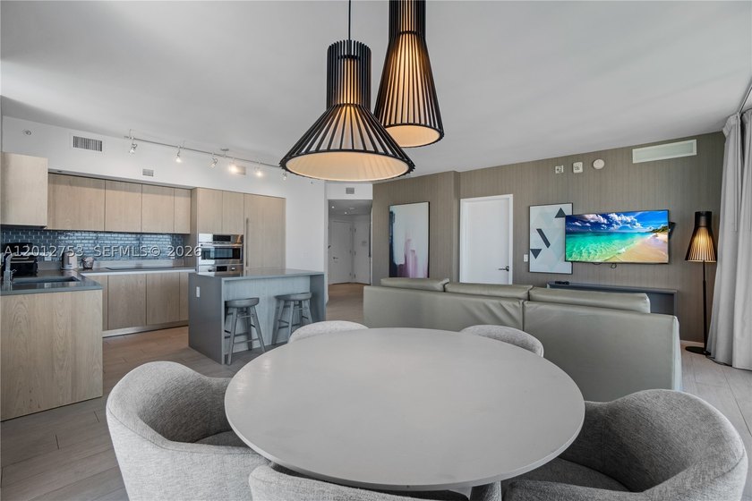 Beach-inspired, high-rise turnkey residence offering a new - photo 3