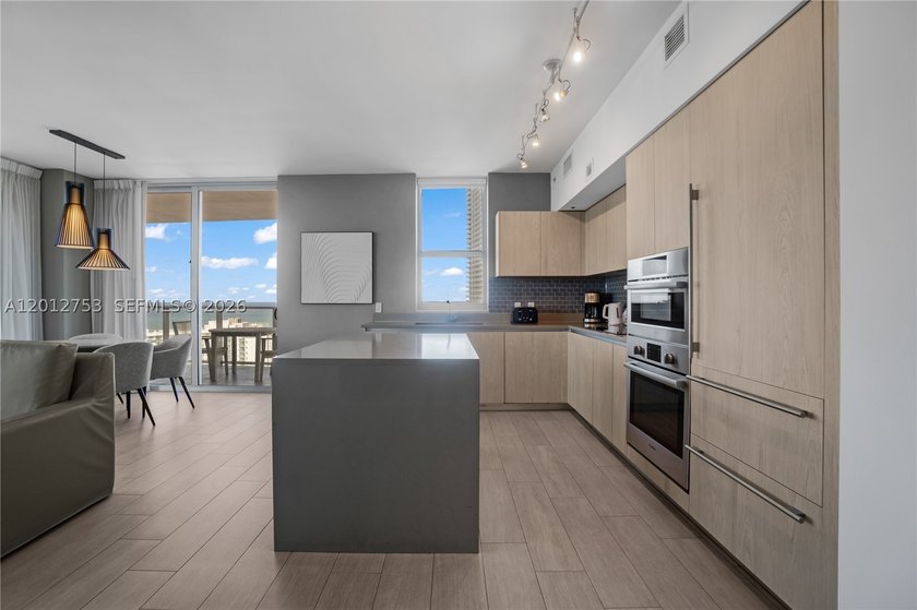 Beach-inspired, high-rise turnkey residence offering a new - photo 4