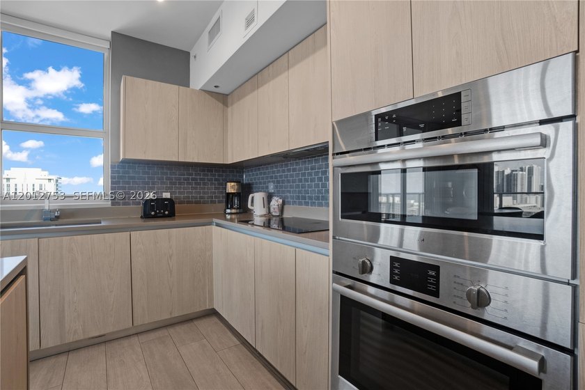 Beach-inspired, high-rise turnkey residence offering a new - photo 6