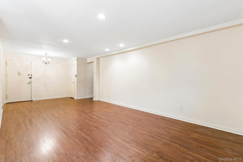 Rarely available, The Carlyle at Great Neck Plaza. A Premier - photo 9