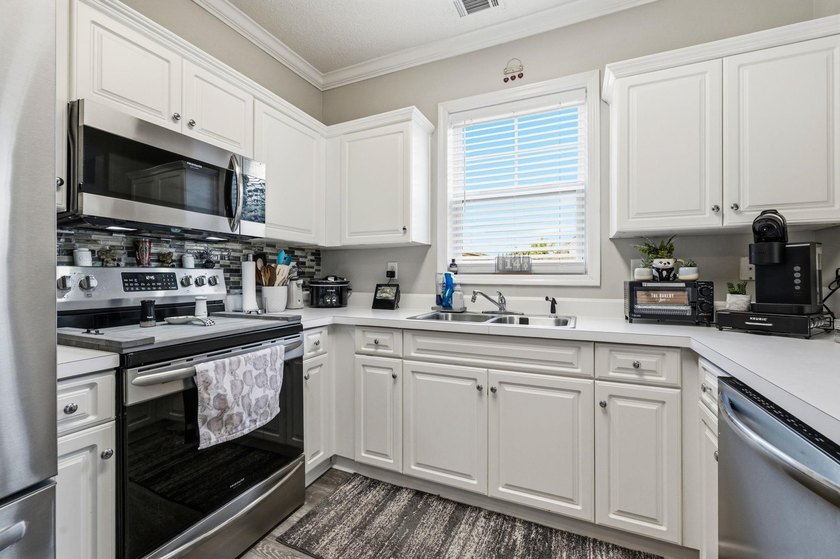 Ground-floor two-bedroom, two-bathroom condo with no-stairs - photo 4