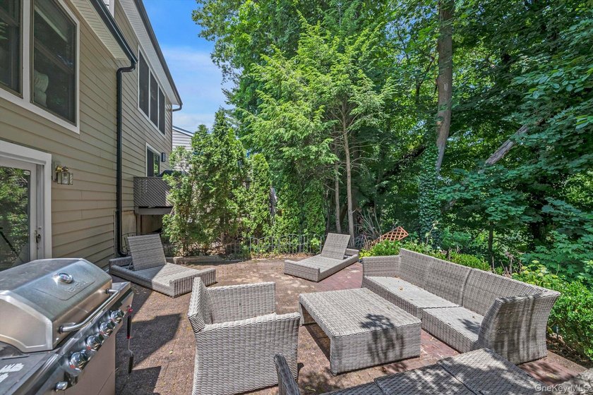 Beautifully updated and move-in ready, this High Oaks Village - photo 20
