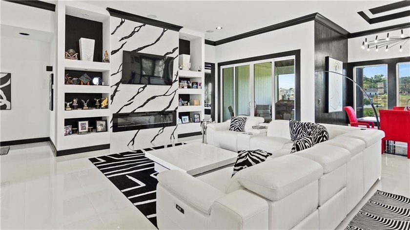 ALL ZERO ENTRY! AS SEEN ON ZILLOW GONE WILD - 3 YEAR OLD - photo 22