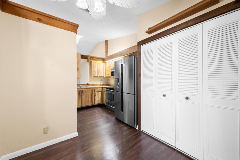 Welcome to this charming two-bedroom, two-bathroom villa in - photo 22