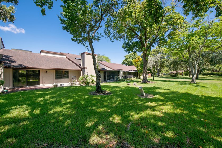 Welcome to this charming two-bedroom, two-bathroom villa in - photo 33
