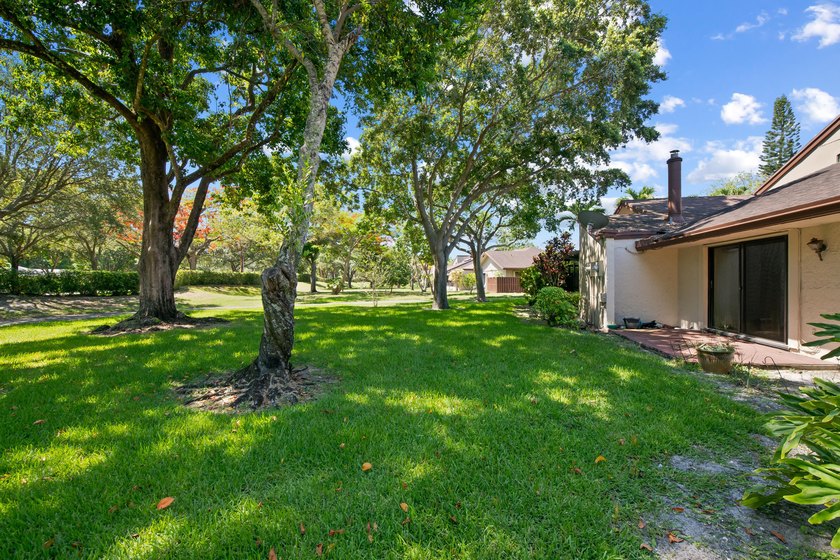 Welcome to this charming two-bedroom, two-bathroom villa in - photo 34