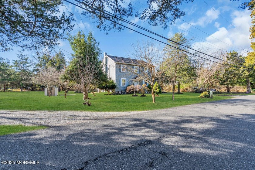 ONE ACRE LOT IN A FABULOUS LOCATION! Nestled in desirable North - photo 4