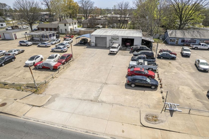 This unique commercial property is in a high-traffic area - photo 13