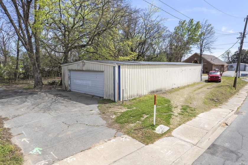 This unique commercial property is in a high-traffic area - photo 19