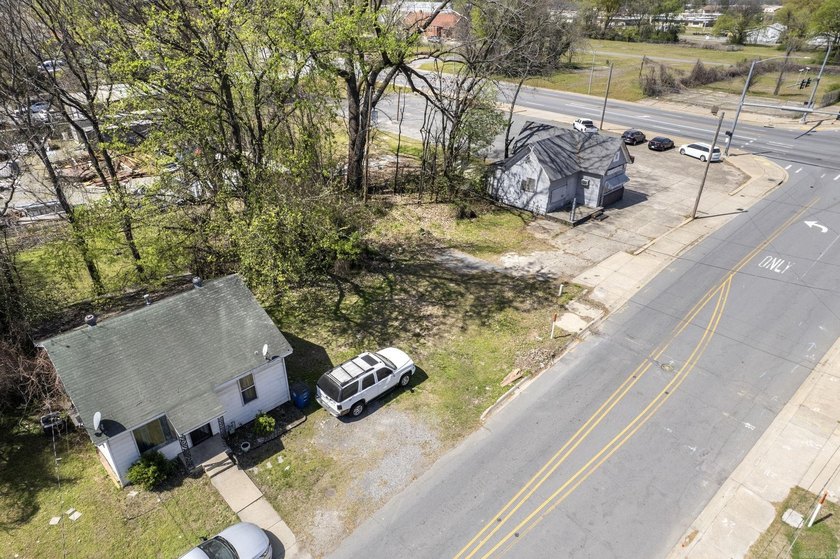 This unique commercial property is in a high-traffic area - photo 21