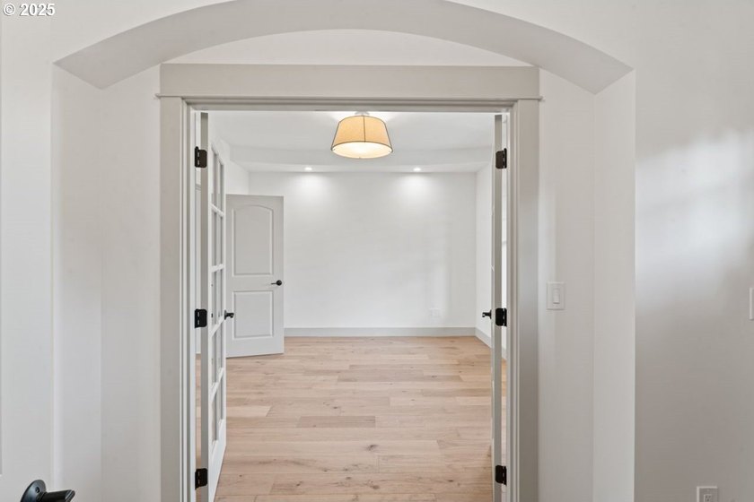 NEW PRICE! Welcome to this exquisite brand-new 3-bedroom - photo 6