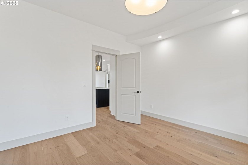 NEW PRICE! Welcome to this exquisite brand-new 3-bedroom - photo 7