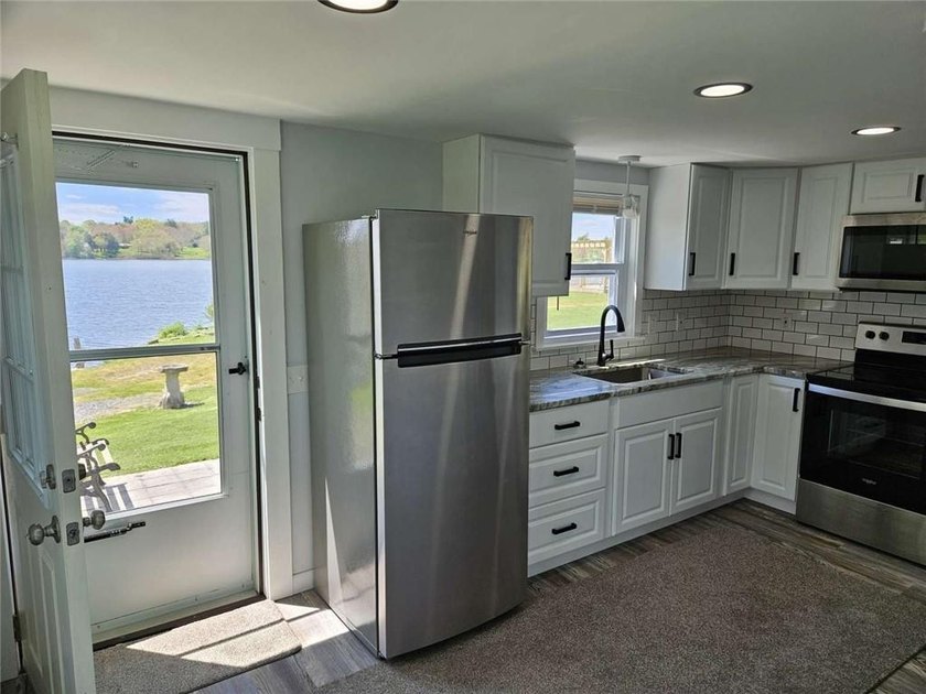 A rear opportunity to own a 1-2 bedroom, 1 bath home on a 10,400 - photo 9