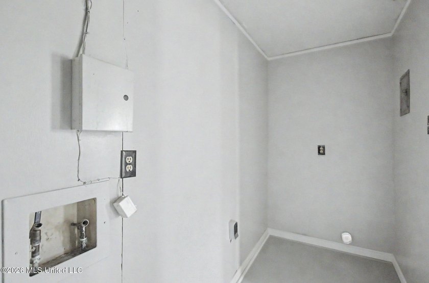 Located in a highly convenient area, this 4 bedroom, 2 bath - photo 13