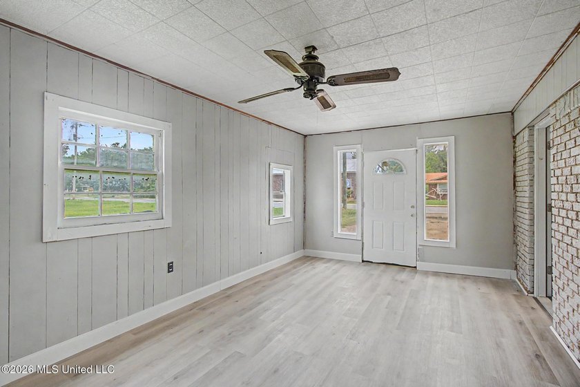Located in a highly convenient area, this 4 bedroom, 2 bath - photo 14