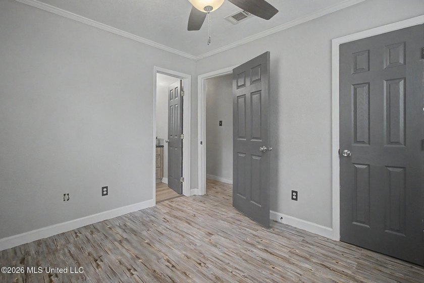 Located in a highly convenient area, this 4 bedroom, 2 bath - photo 21