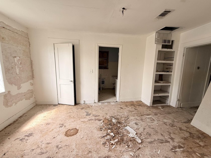 INVESTOR SPECIAL! Bring your tools and vision to this 2-bedroom - photo 6