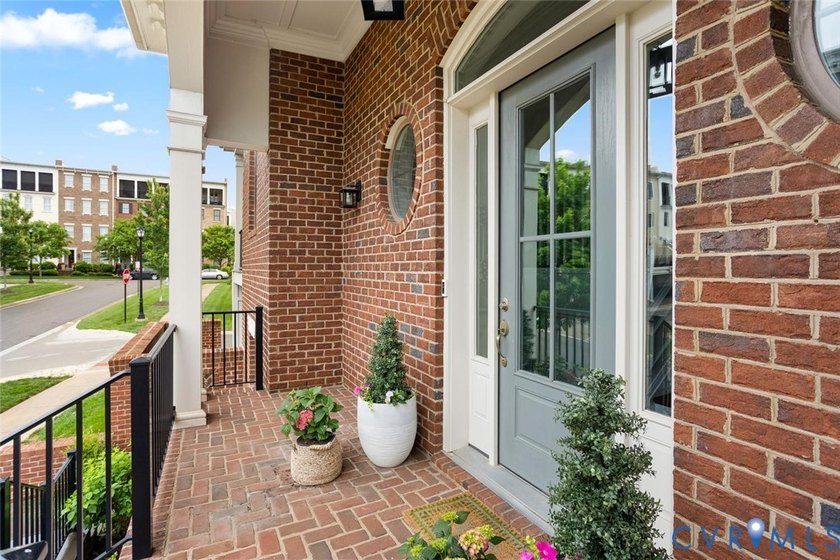 A townhome of this caliber rarely becomes available in the - photo 4