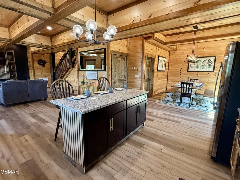 Turn-key 4-bedroom cabin located in the gated Timberlake Bay - photo 5