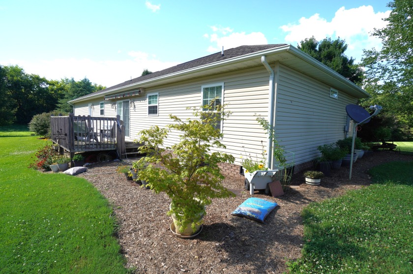 Convenient One-Level Living in Hampton Square! - photo 2