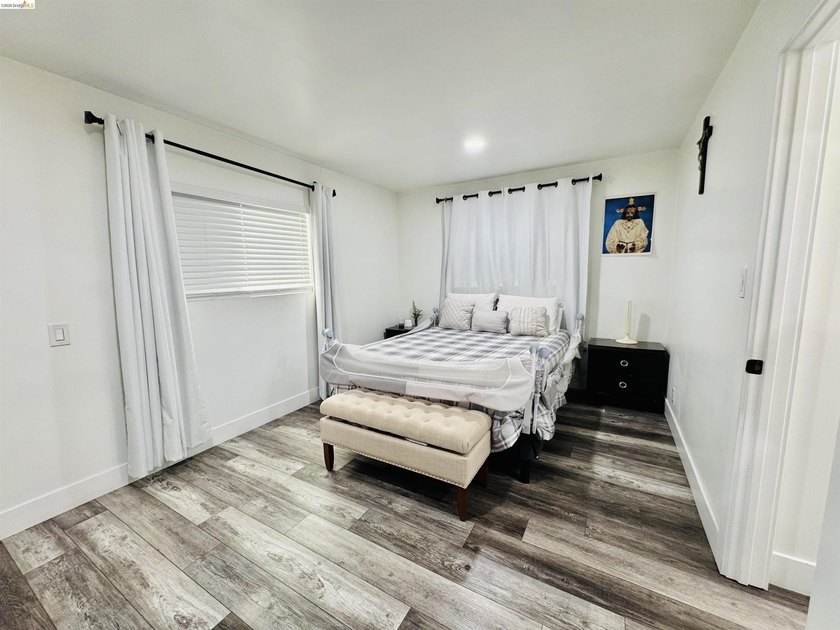 Stylishly updated 2-bedroom, 1-bath home in Oakland offering - photo 11