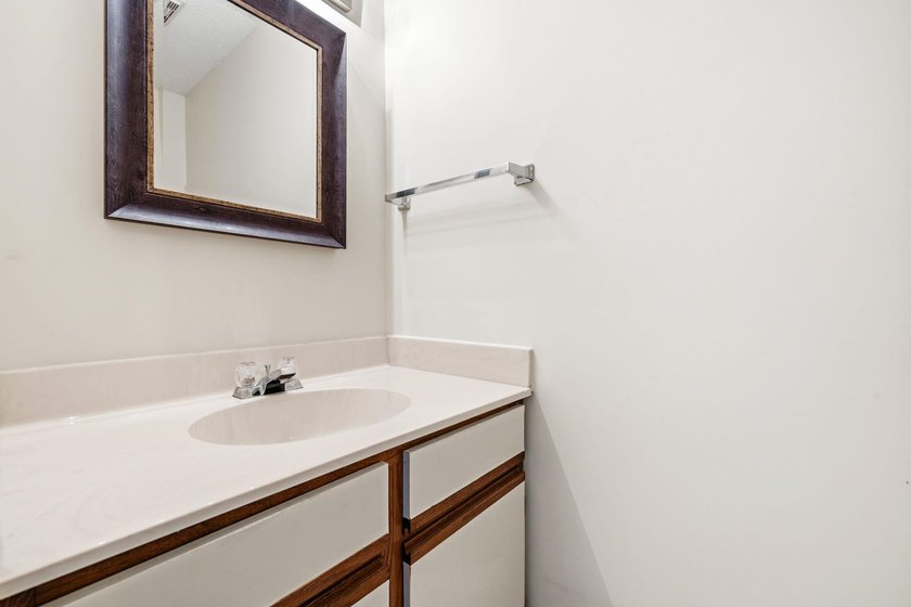 Back on the market at no fault of the seller! Welcome to this - photo 16