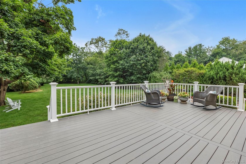 Nestled on a quiet private cul-de-sac, this beautiful 3-bedroom - photo 20