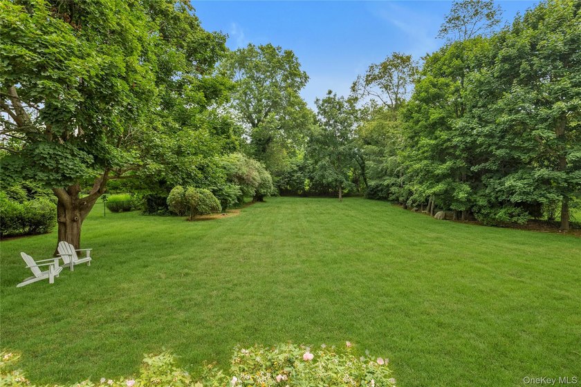 Nestled on a quiet private cul-de-sac, this beautiful 3-bedroom - photo 21