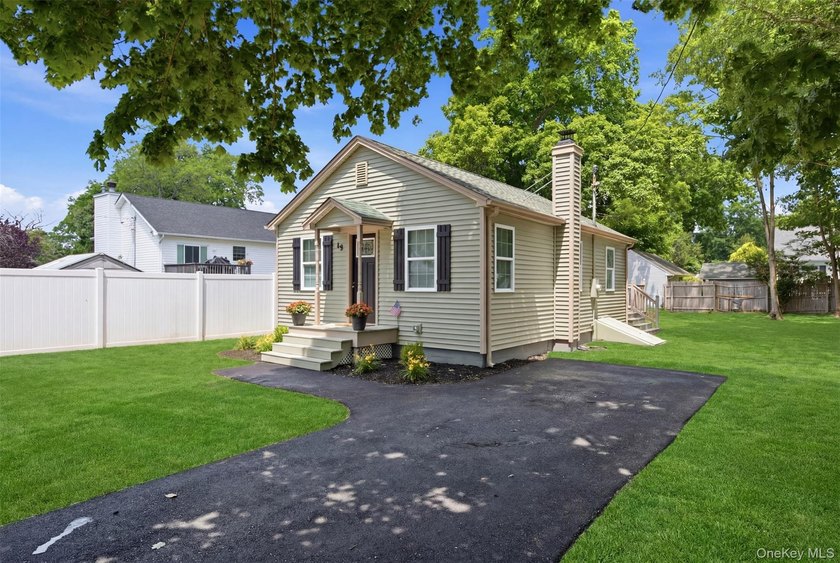 Move right into this refurbished and updated 2 Bedroom Ranch - photo 3