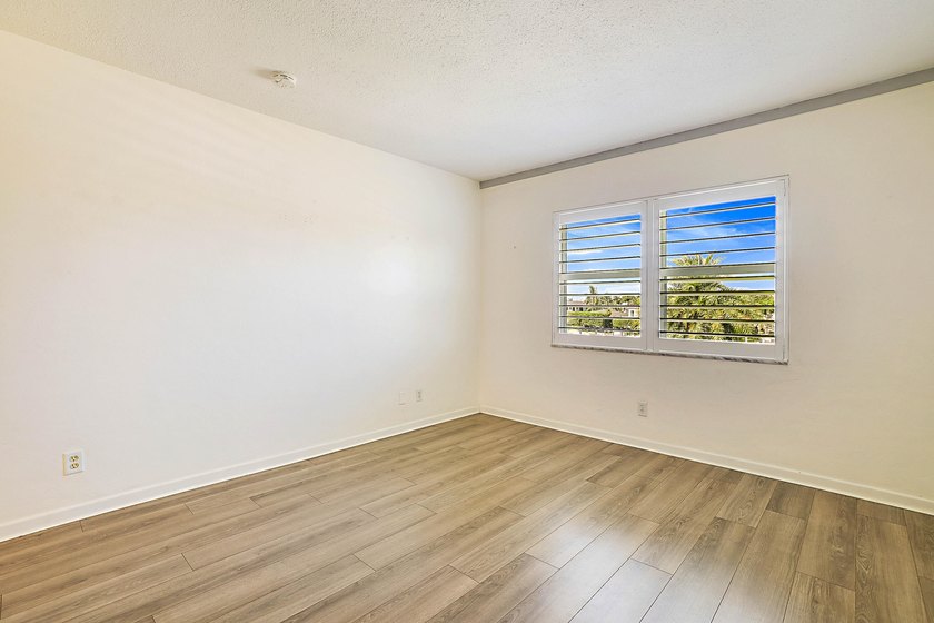 Move right into this beautifully updated 2-bedroom, 2-bath - photo 18
