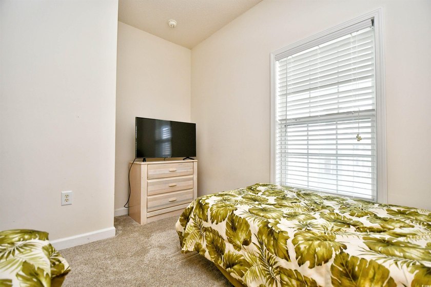 You will love this beautiful top floor end unit offering 2 - photo 21