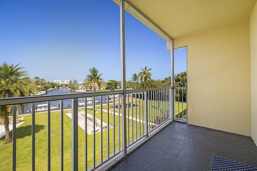 Move right into this beautifully updated 2-bedroom, 2-bath - photo 25